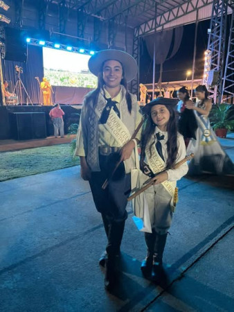 La Embajadora Cultural y la Gauchita del Festival de la Ciudad y el Campo asistieron a la XVI edición del Encuentro Nacional de Productores y Armadores de Cigarros y Puros